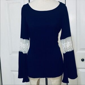 Pink peel pedant blouse in Navy with white lace